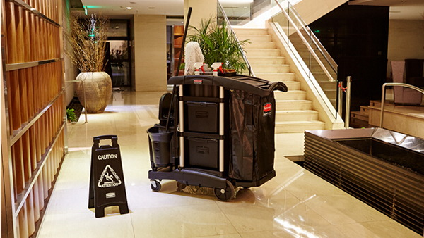 日常保潔開展工作前需認(rèn)真落實(shí)安全須知